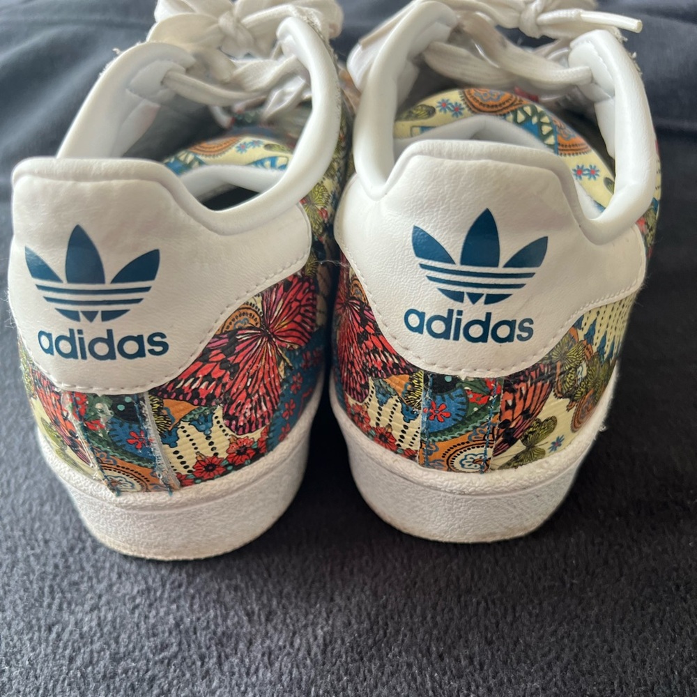 Women’s Adidas size 6 in great condition